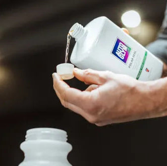 Beskytter lakken i 1-2 måneder